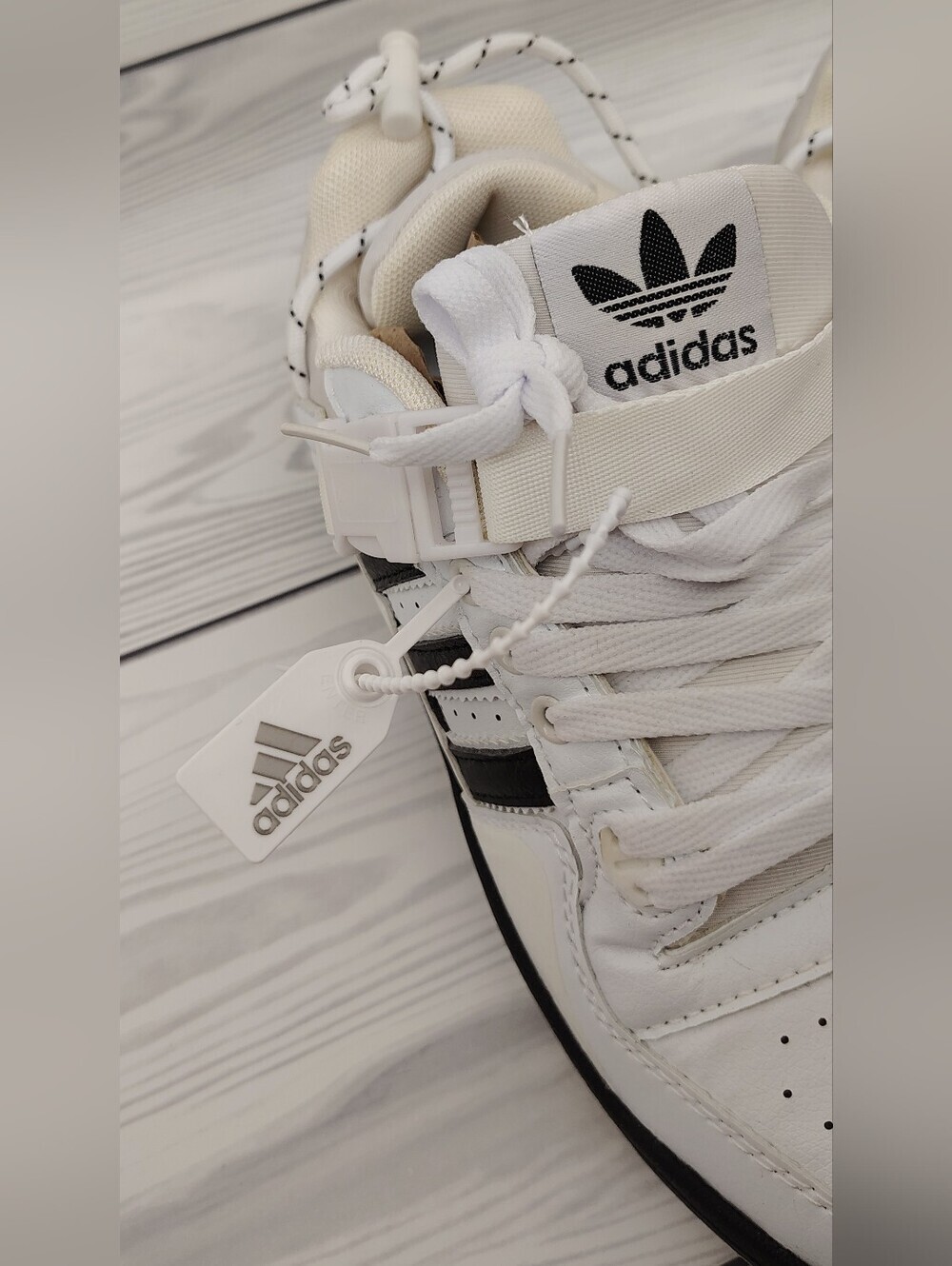 Adidas White & Black High-Top Retro Sneake Size 8.5 Men's - Picture 12 of 16